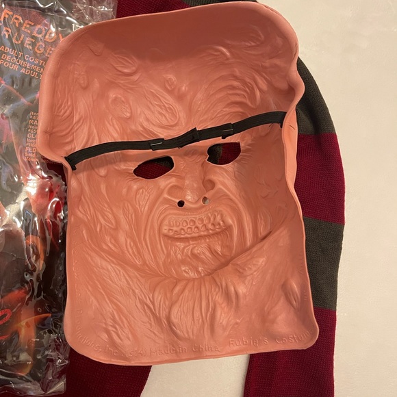 Freddy Krueger Distressed Sweater & Mask Costume, A Nightmare on Elm Str… - Picture 9 of 15